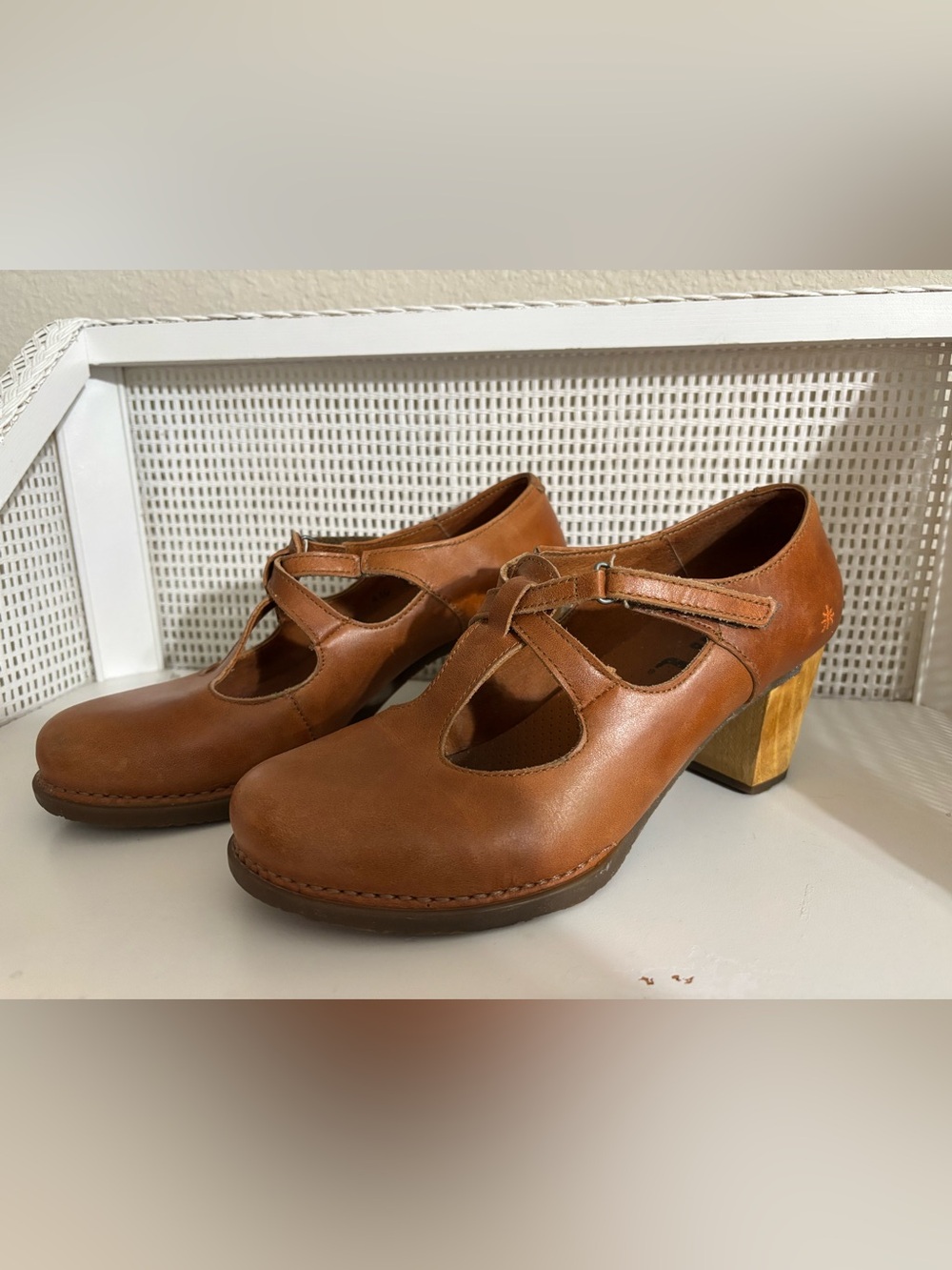 ART Company Luggage Tan Leather T-Strap Wooden Block Heel Pumps - Near New